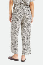 Load image into Gallery viewer, Cheetah Crop Pant - Beige