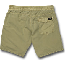 Load image into Gallery viewer, Center Trunks