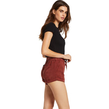 Load image into Gallery viewer, SUNDAY STRUT SHORT