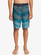Load image into Gallery viewer, Boy&#39;s Surfsilk Massive 17
