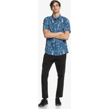 Load image into Gallery viewer, Tripping Daisy Short Sleeve Shirt
