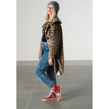 Load image into Gallery viewer, Heist Beanie - Red
