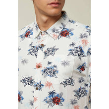 Load image into Gallery viewer, S/S WOVEN ISLAND SKIES
