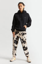 Load image into Gallery viewer, Women's Weekender Sweatpant

