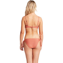 Load image into Gallery viewer, SIMPLY SEAMLESS VNECK
