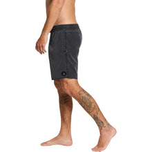 Load image into Gallery viewer, Center Trunks
