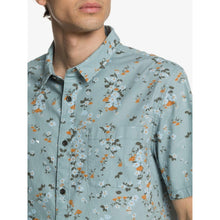 Load image into Gallery viewer, Tripping Daisy Short Sleeve Shirt
