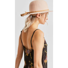 Load image into Gallery viewer, Phoebe Hat - Cameo/Natural
