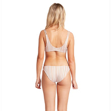 Load image into Gallery viewer, FLOWER TRIP VNECK
